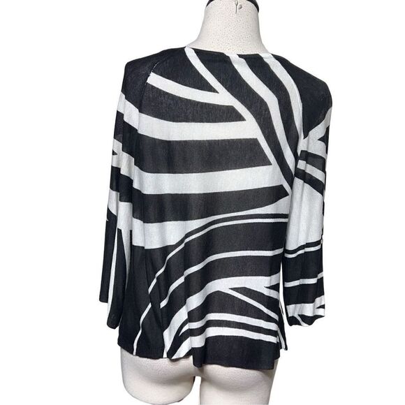 Chico's Size 0 3/4 Sleeve Animal Print Blouse Top Black & White Small - Picture 4 of 5